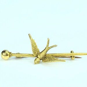 JR9937 Early 20th century 15ct 3D Swallow Bird Bar brooch 3.2g